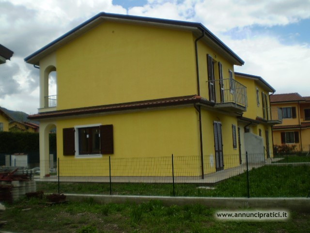 VILLA BIFAMILIARE