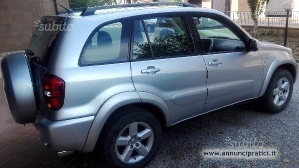 TOYOTA RAV4 Fuoristrada/SUV anno 2003 - 4.000 €