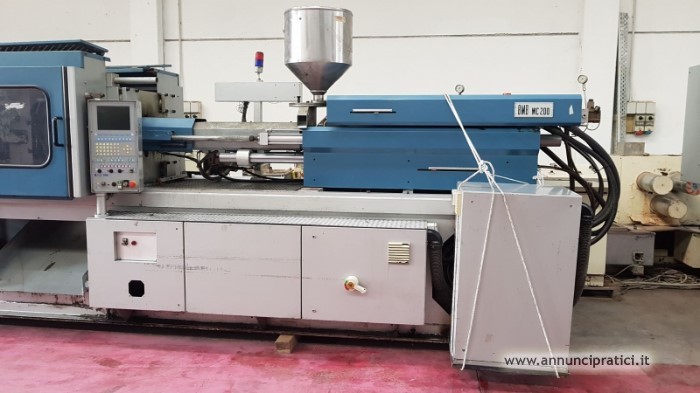 Pressa a iniezione BMB 200T