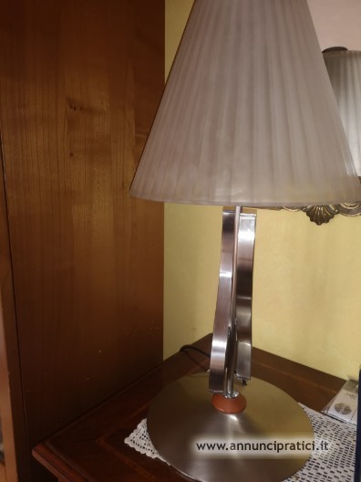 Lampada da tavolo e 2 da comodino