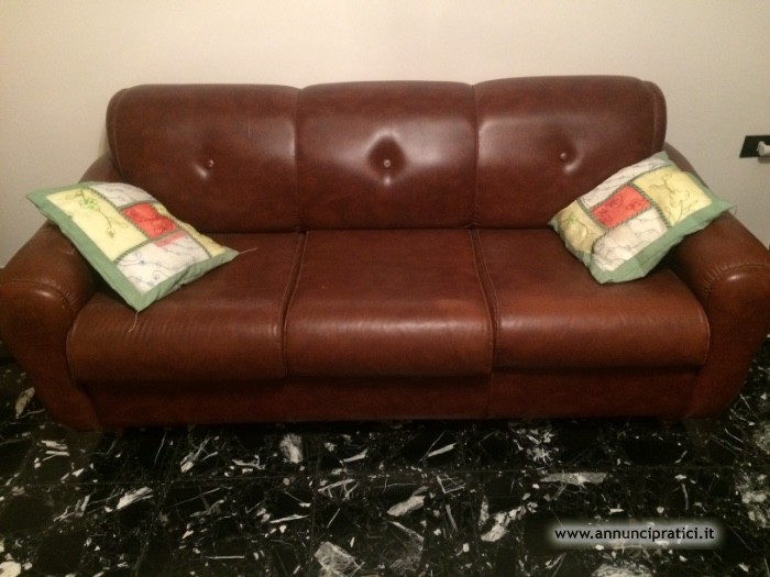 Vendo divano in pelle.