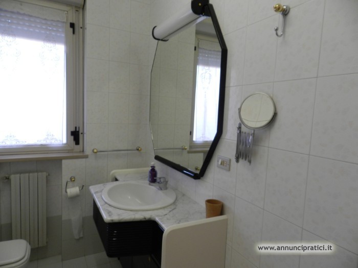 MOBILE ARREDO BAGNO.