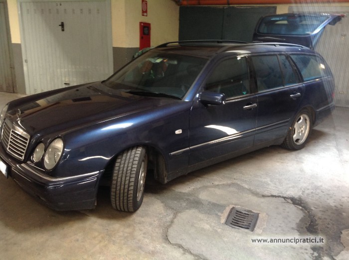 Vendesi Mercedes E300