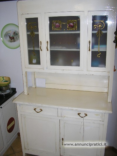 Vendo Vetrinetta e Credenza antica;