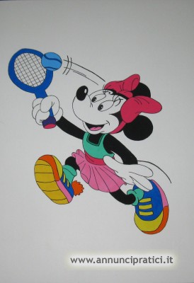 Disegno Minnie che gioca a tennis a tempera