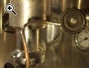 antica macchina da cinema per proiezione films - Anteprima immagine 3